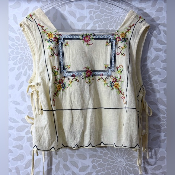 Women’s L Boho Hippie Ivory Colorful Flower Embroidery Cropped Side Tie Top - Picture 2 of 13